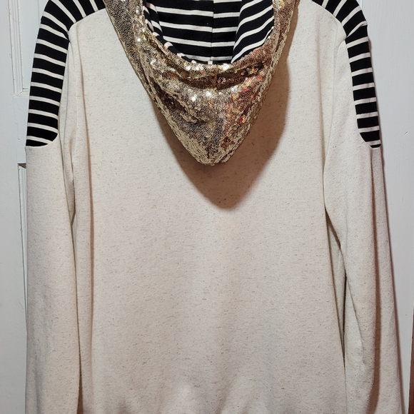 Nora Madison medium size hoodie - Picture 2 of 3